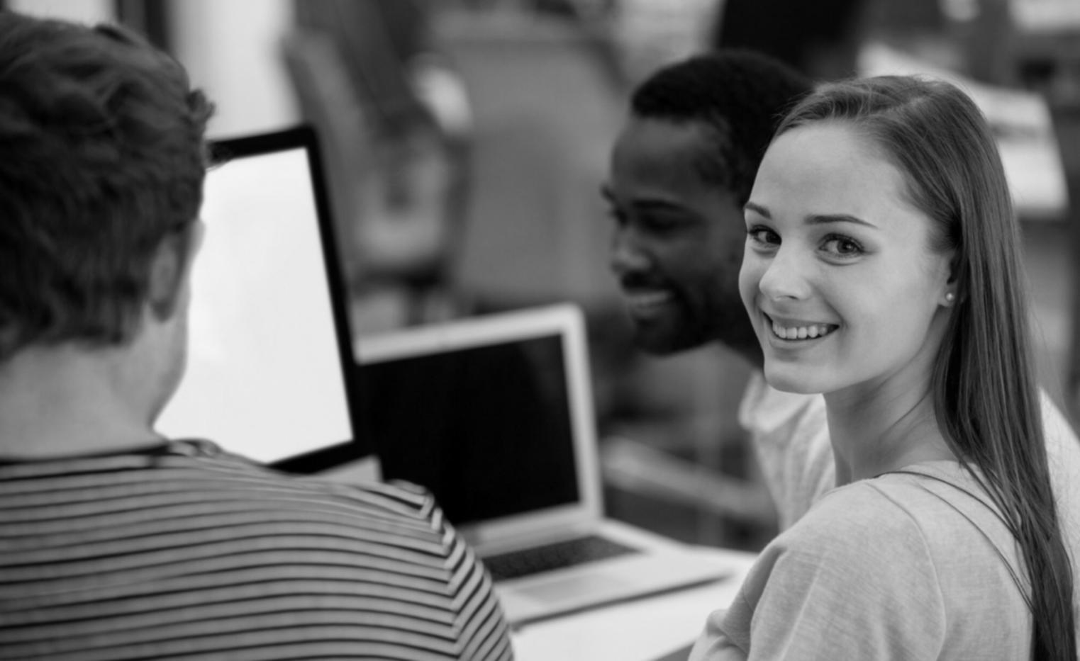 Analyse détaillée de données financières sur écran