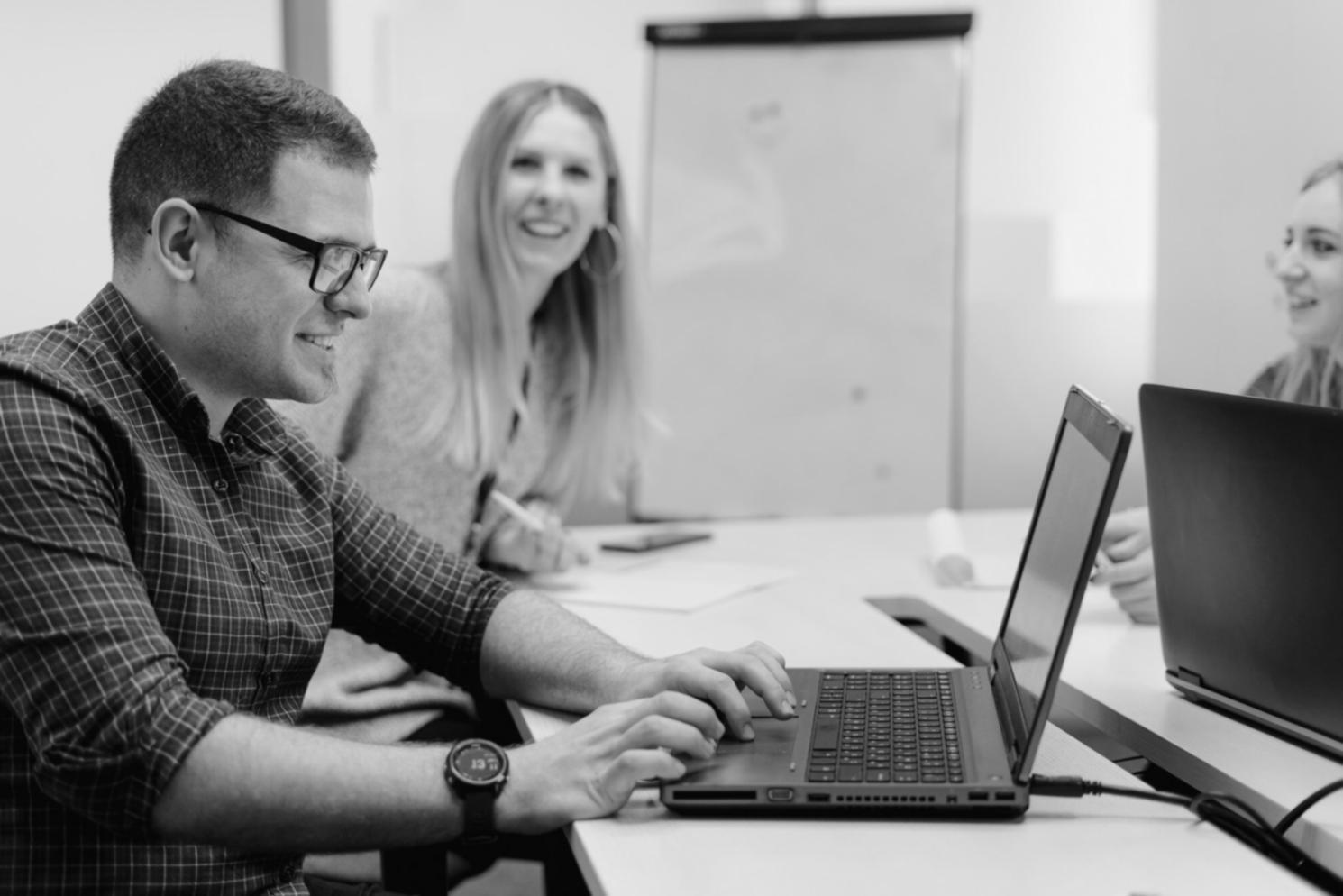 Révision et ajustement des plans d'épargne selon l'évolution des objectifs